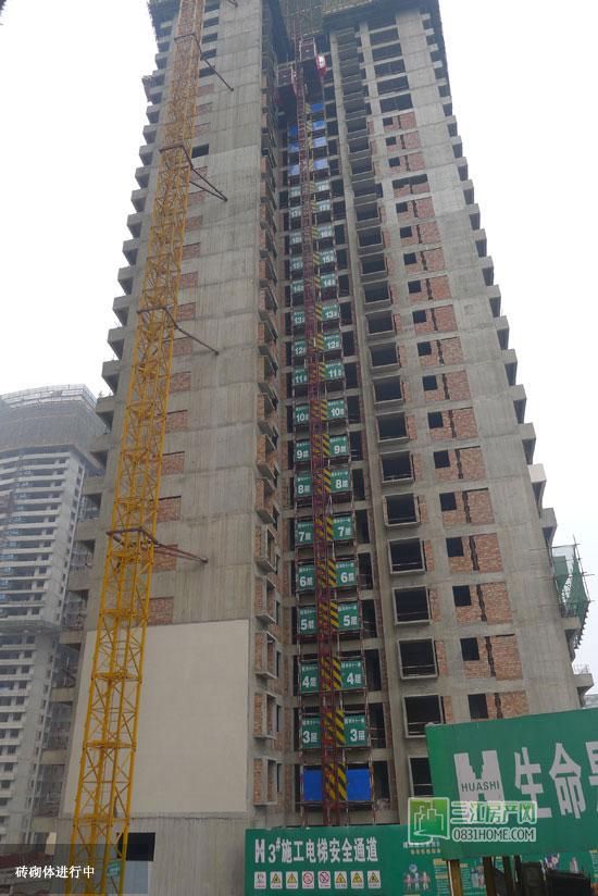 丽雅龙城3月工程进度：1#、2#、3#楼砖砌体进行中