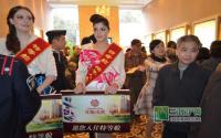 2011宜宾住博会 外模助阵 “头等舱”印象南溪惹人眼