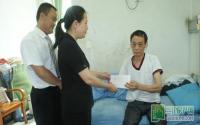 艾明物业驻县二中维护员唐德全斗歹徒受伤