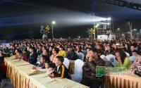 见证奇迹装备城大型魔术秀绚丽绽放