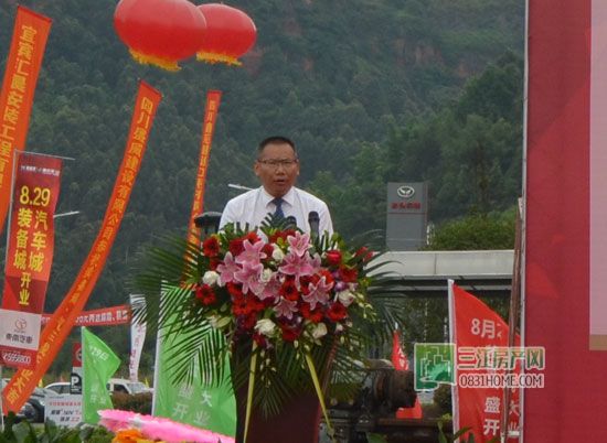 轮子都被挤飞了~装备城·汽车城开业好热闹