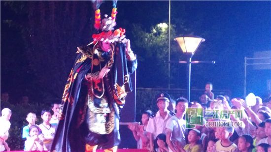 另外麻烦在文章的末尾，加上：11号楼的户型介绍，以及11号楼的排号、优惠信息等，以及现在塞纳国际的项目介绍。