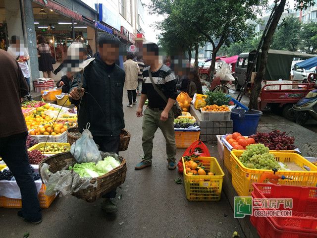 宜宾人买菜，你是选菜市场还是路边摊？