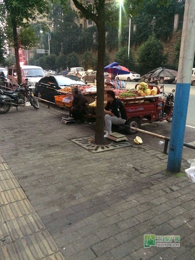 宜宾人买菜，你是选菜市场还是路边贩？