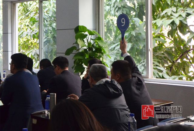 9号举牌.jpg