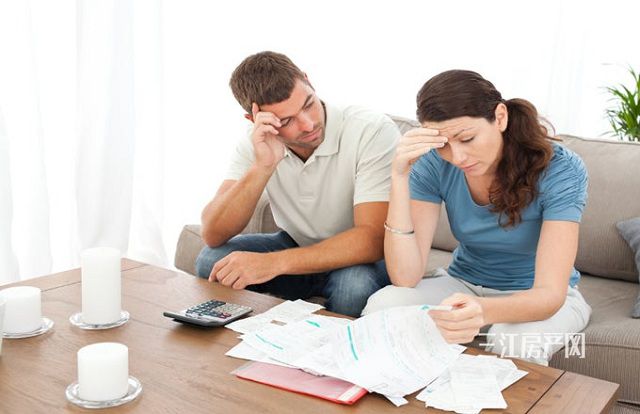 worried_couple_0.jpg