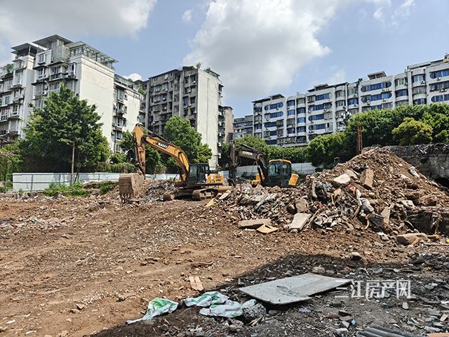 24154102aa03792bd61732.jpg 施工现场640.jpg